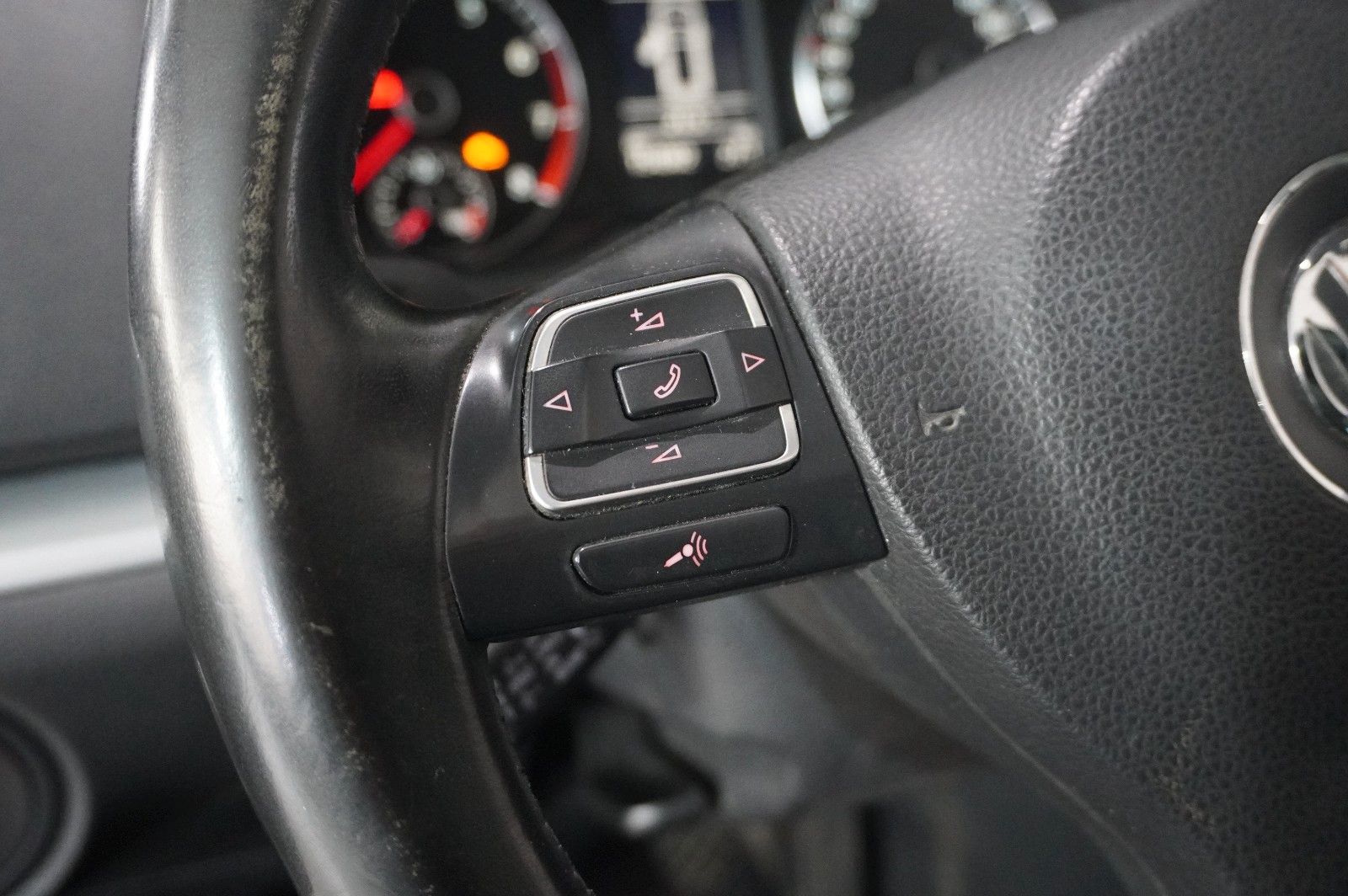 Fahrzeugabbildung Volkswagen Sharan 1.4 TSI STYLE 7-SITZE NAVI/PANO./SPORT/SH