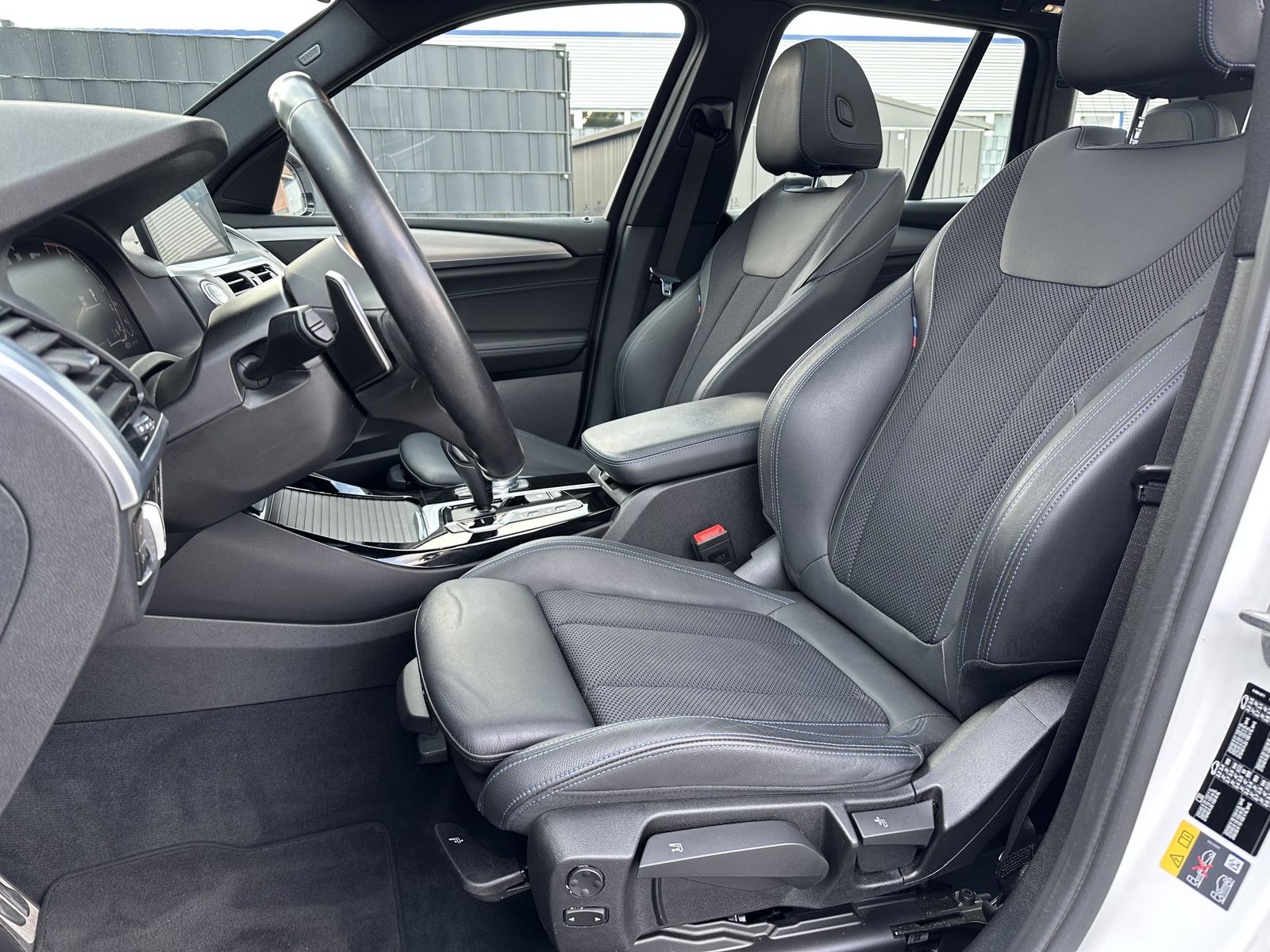 Fahrzeugabbildung BMW X3 xDrive30e M-Sport NAV+LED+ACC+PANO+360°+20ZO