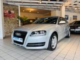 Audi A3 Sportback 1.6 Attraction - Audi A3 mit Benzin-Antrieb: 1.6