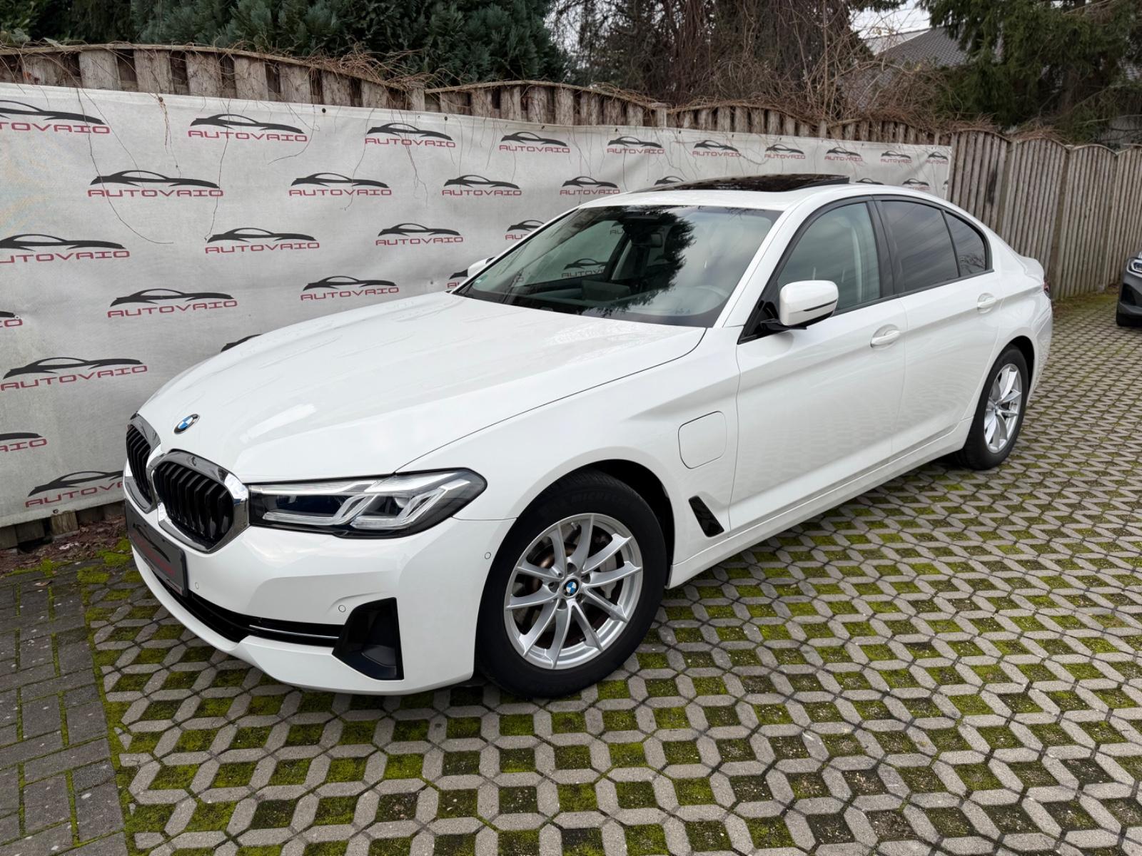 BMW 530 e xD M Lenkrad HUD H/K  Schiebedach Fahrwerk