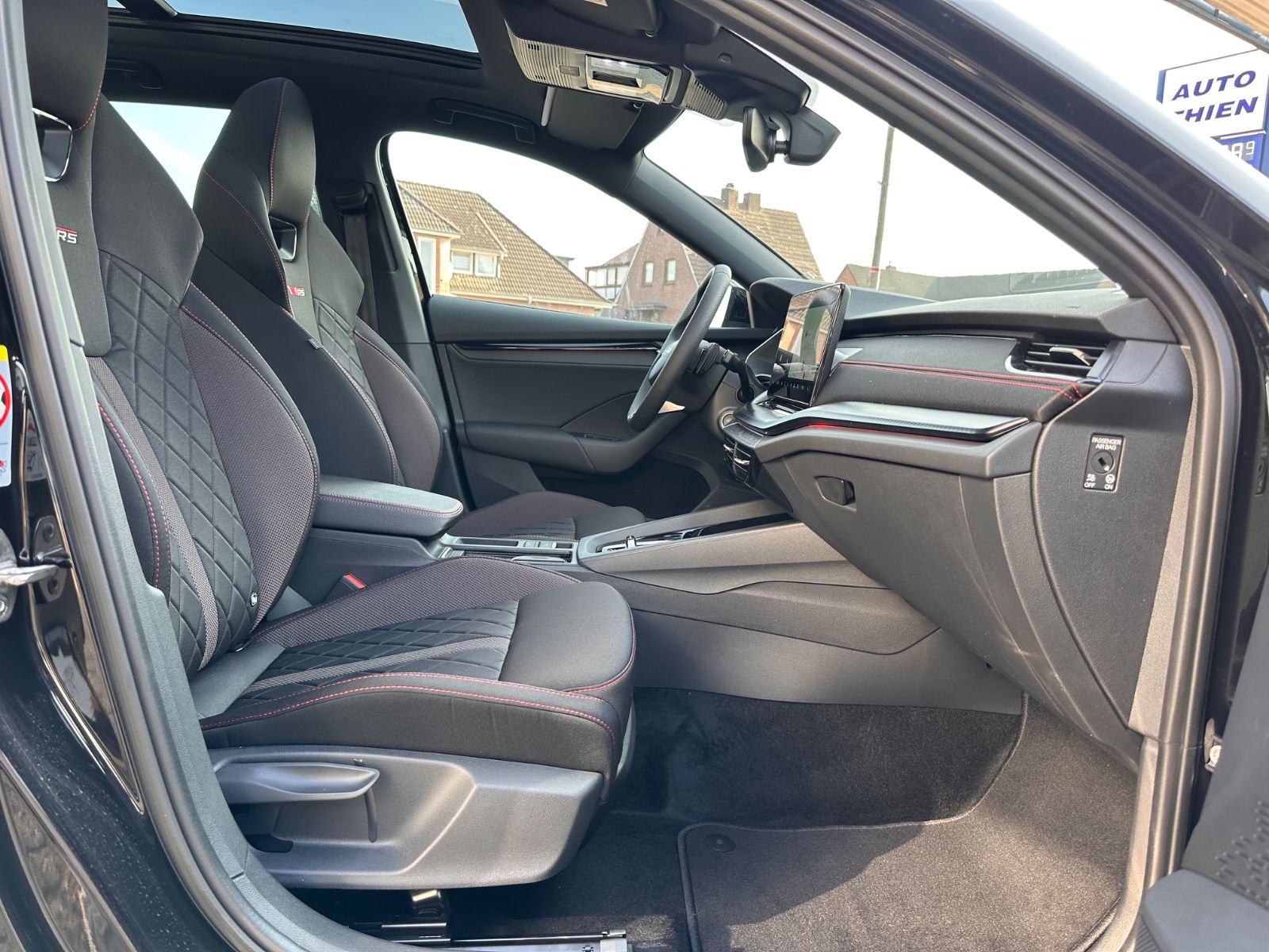 Fahrzeugabbildung SKODA Octavia Combi RS 2.0 TSI Matrix/Pano/Navi/ACC