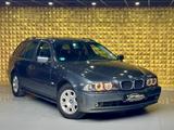 BMW E39 525i*SCHALTGETRIEBE*KLIMA*AHK*SCHEKEFT*XENON - BMW 525: Kombi, 525i E39