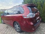 Toyota Sienna - Toyota Sienna: Van