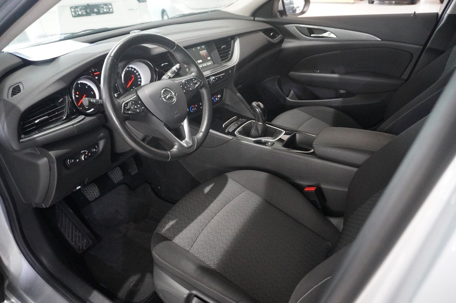 Fahrzeugabbildung Opel Insignia B ST 2.0D EDITION NAVI/LED/TEMP./SH/DAB