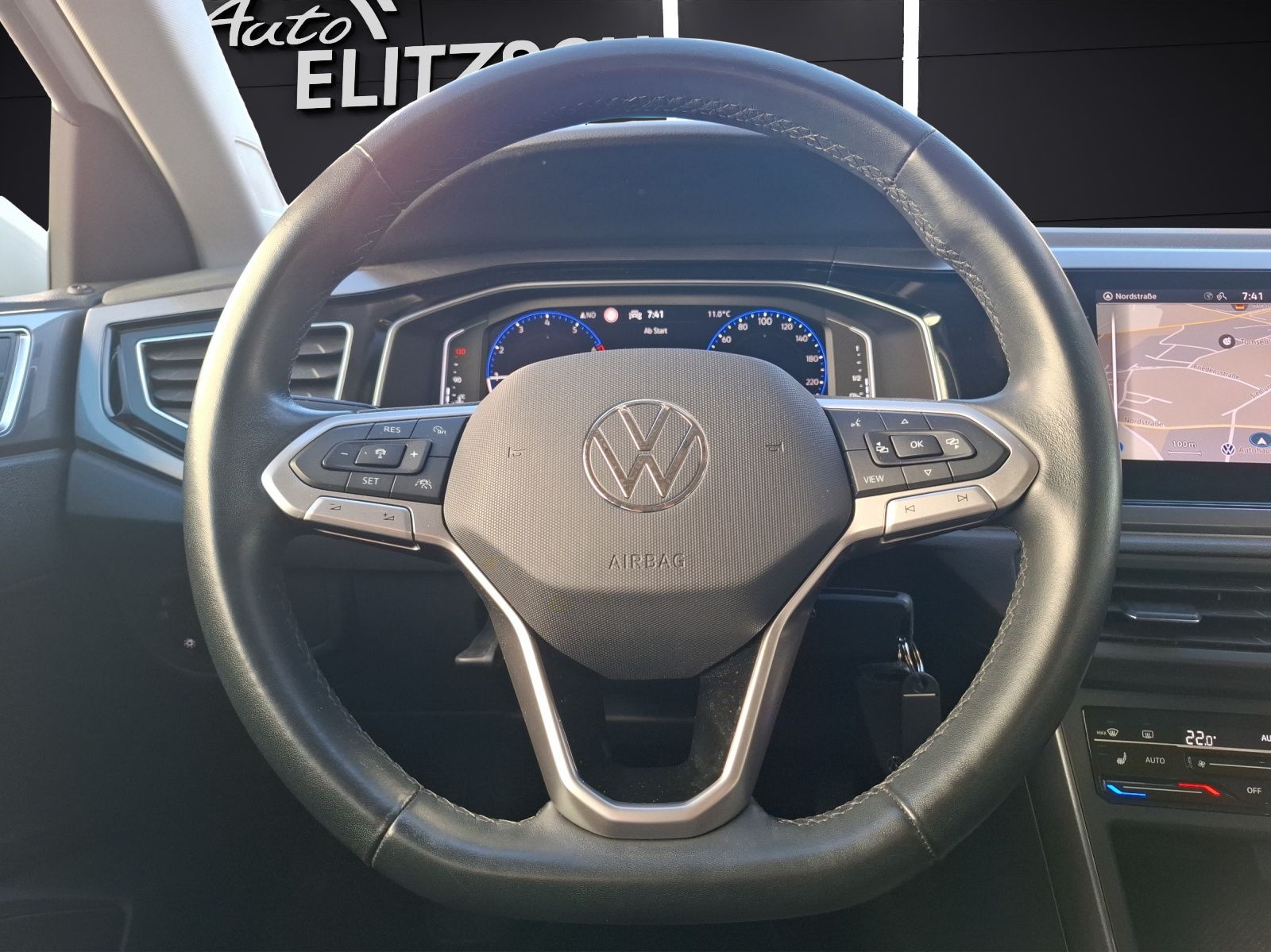 Fahrzeugabbildung Volkswagen Polo TSI Style Matrix Navi AID ACC PDC SH LM