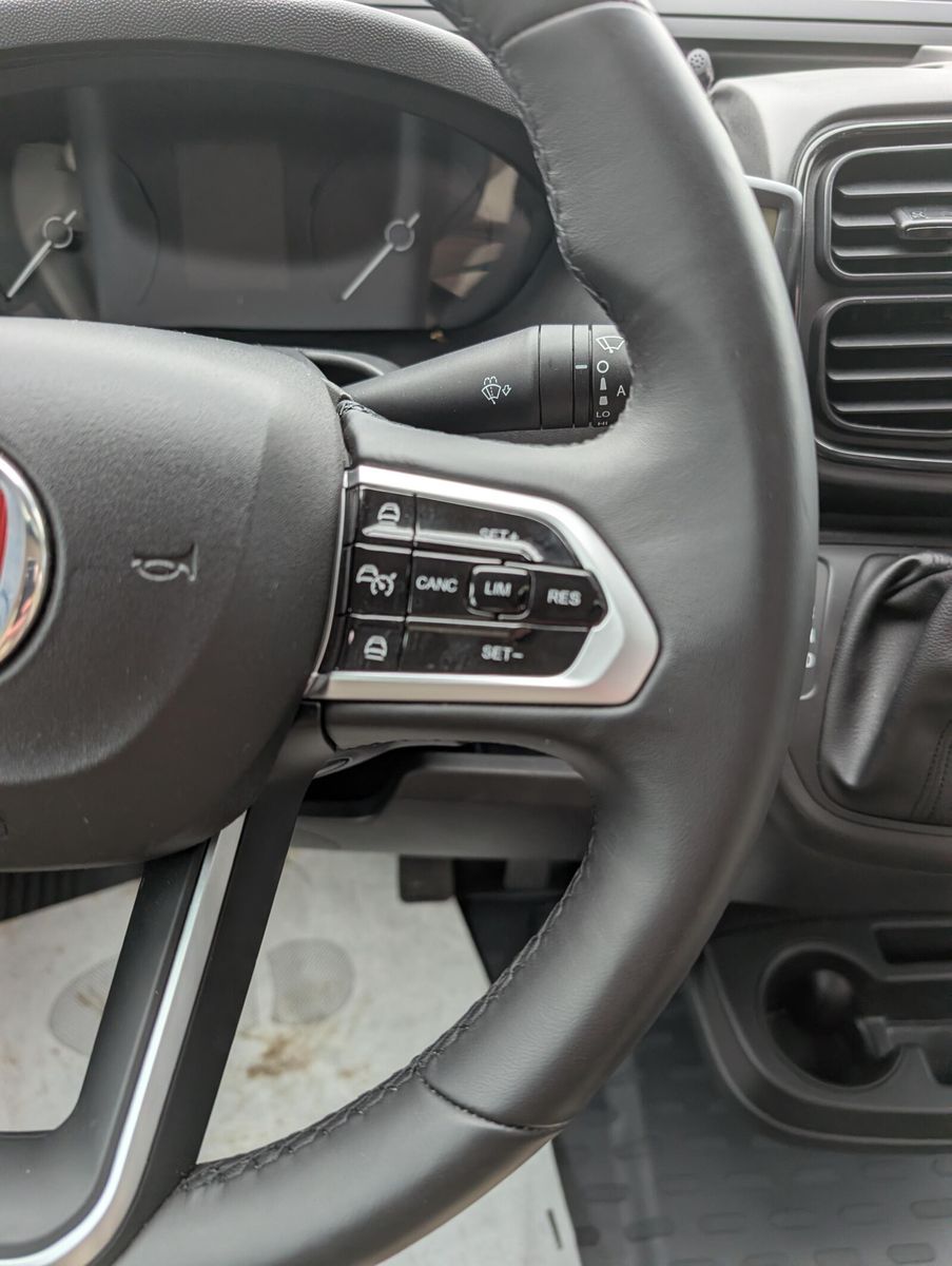 Fahrzeugabbildung Eura Mobil Van V 595 HB Captain-Chair-Sitze, Solar, Skyroof