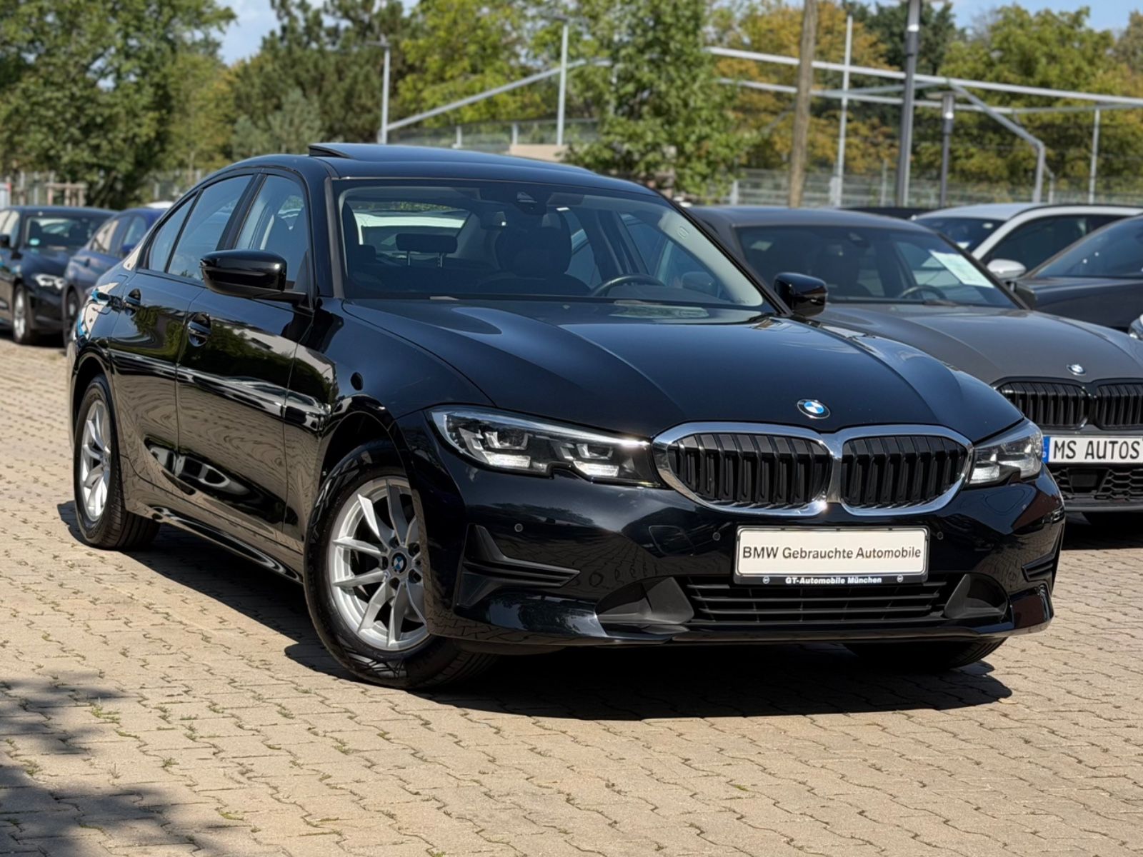 BMW 320d Automatik Glasdach Navi Live Cockpit HiFi foto 1