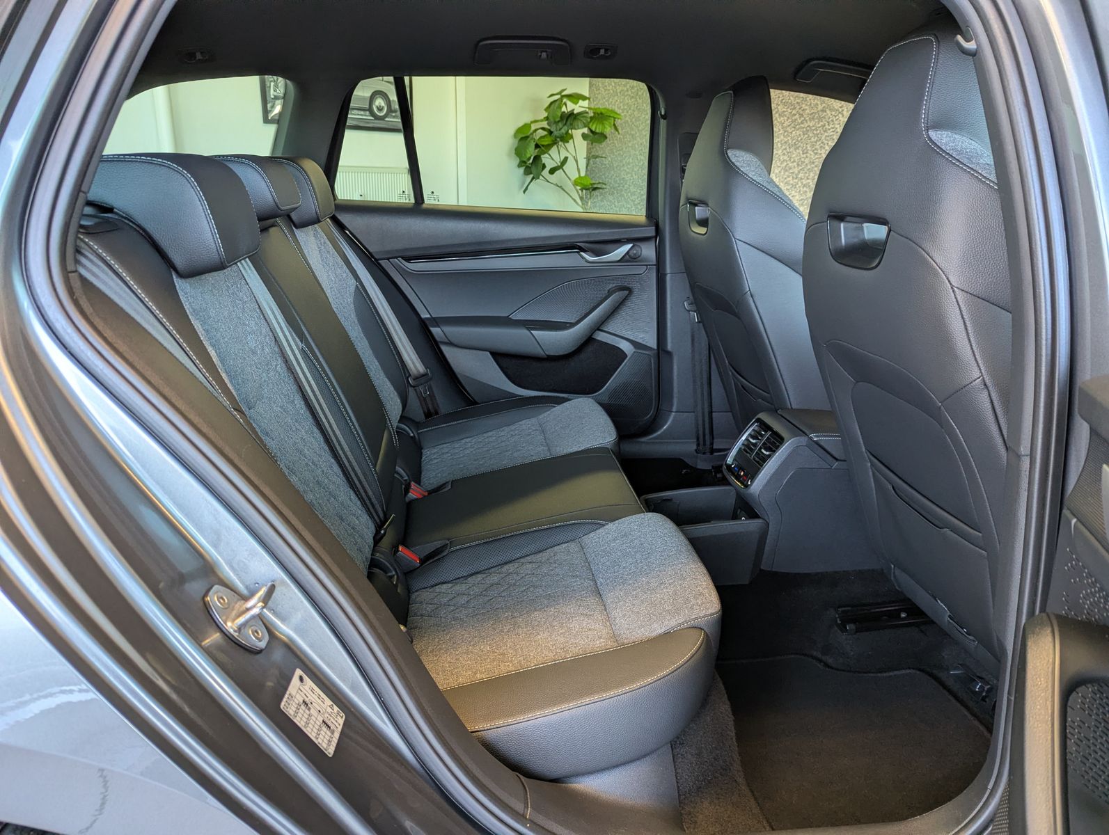 SKODA Octavia 2.0 TDI DSG Sportline Matix Assist+ 18" - Image 14