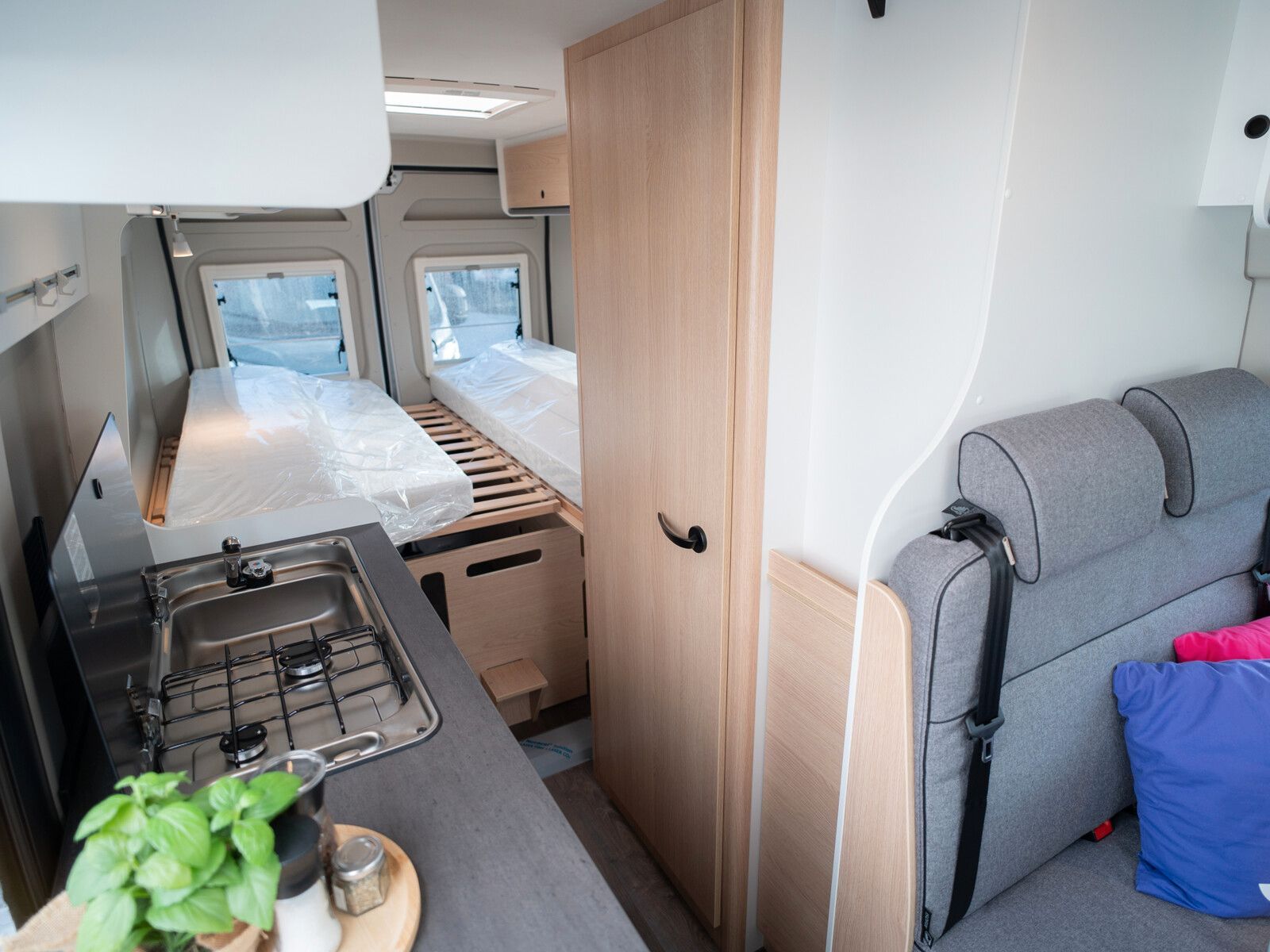 Fahrzeugabbildung Sunlight Cliff 640 Wohnwelt Performance Grey