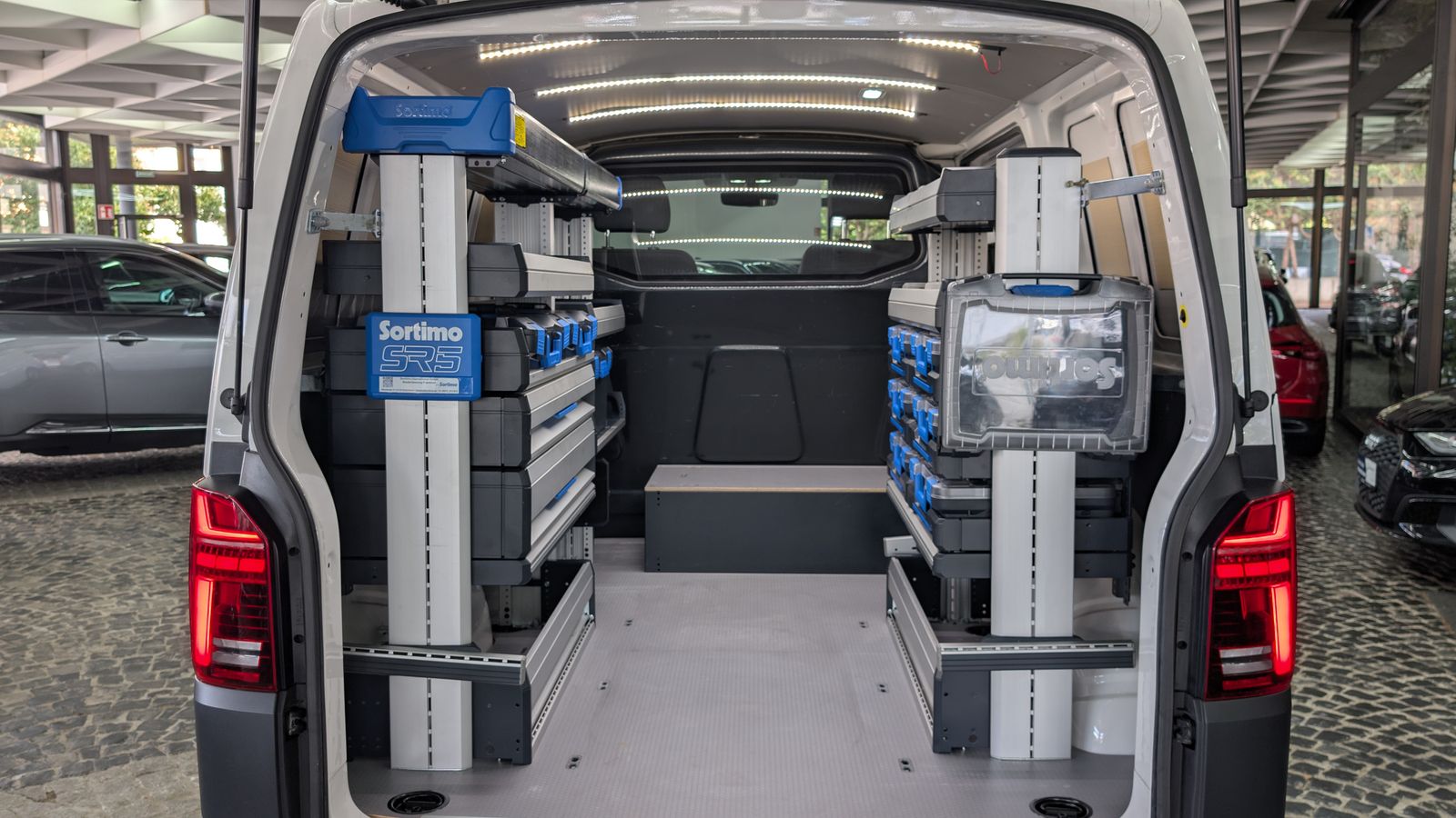 Fahrzeugabbildung Volkswagen T6 Transporter 6.1 LED*KAM*SHZ*SORTIMO-REGALE