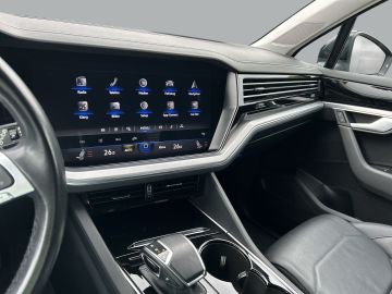 Volkswagen Touareg - 11