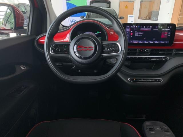 Fiat 500e Cabrio Red Navi Digitales Cockpit Klimaauto