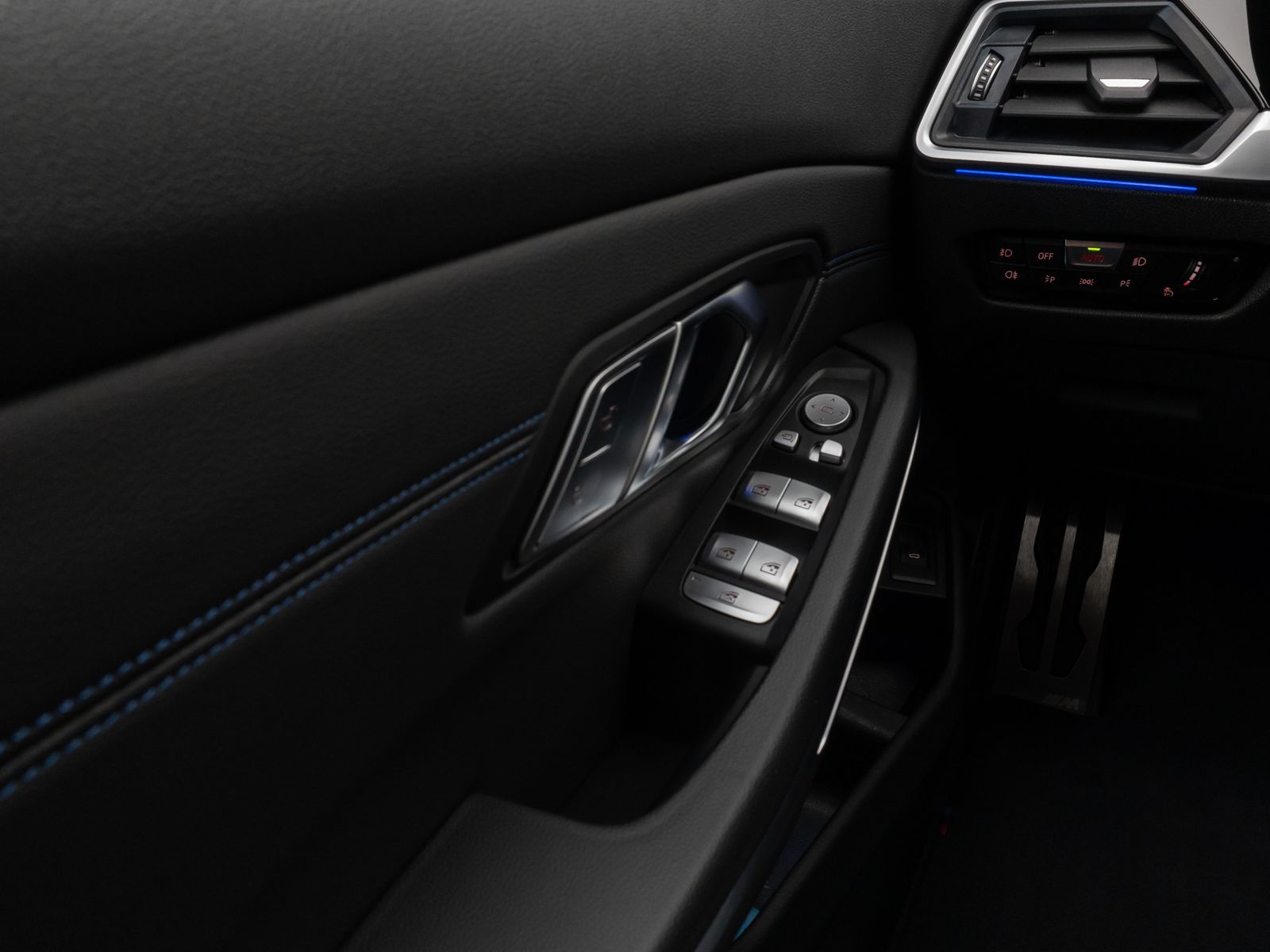 Fahrzeugabbildung BMW 330d xD M Sport Kamera HUD DAB H/K LED 19Zoll