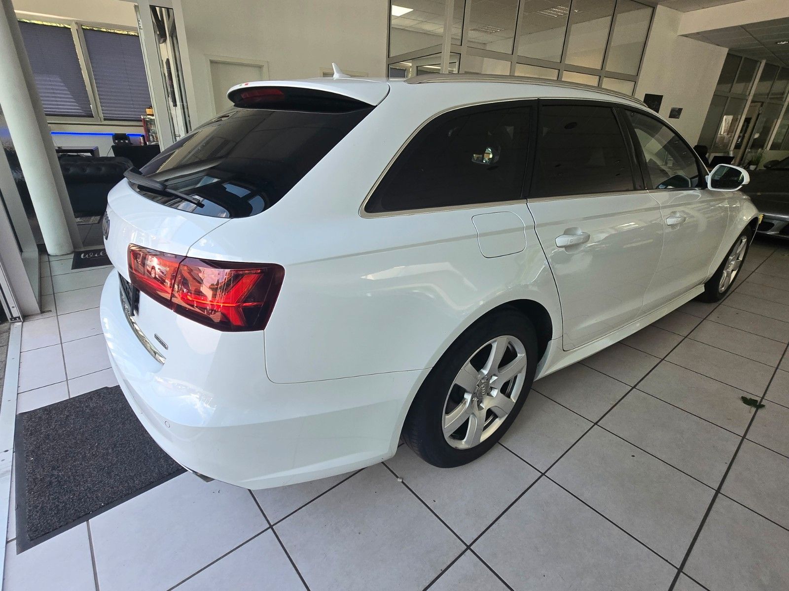 Fahrzeugabbildung Audi A6 Avant 2.0 TDI quattro