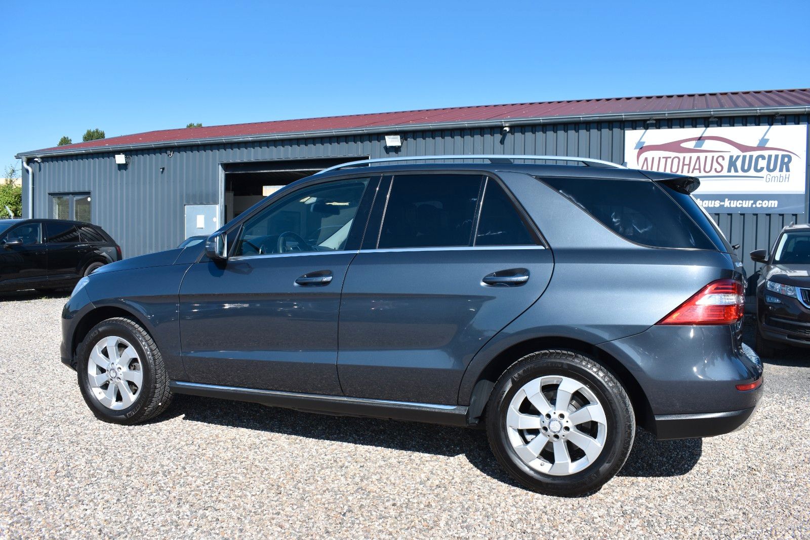 Fahrzeugabbildung Mercedes-Benz ML 350 CDI Display Fond H&K AHK Pano Softclose