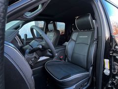 DODGE RAM 2500 Laramie Night Crew Cab 6.7HO 8 Gang