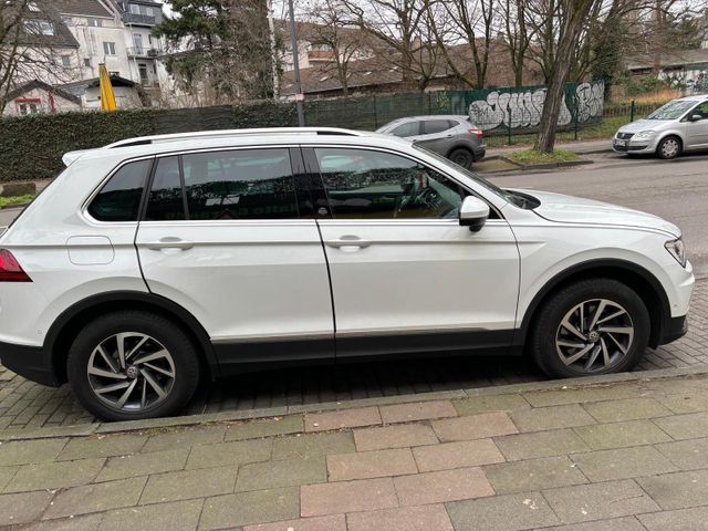 Volkswagen VW Tiguan 2017 Vollautomatik 2,0 Benzin, 1...