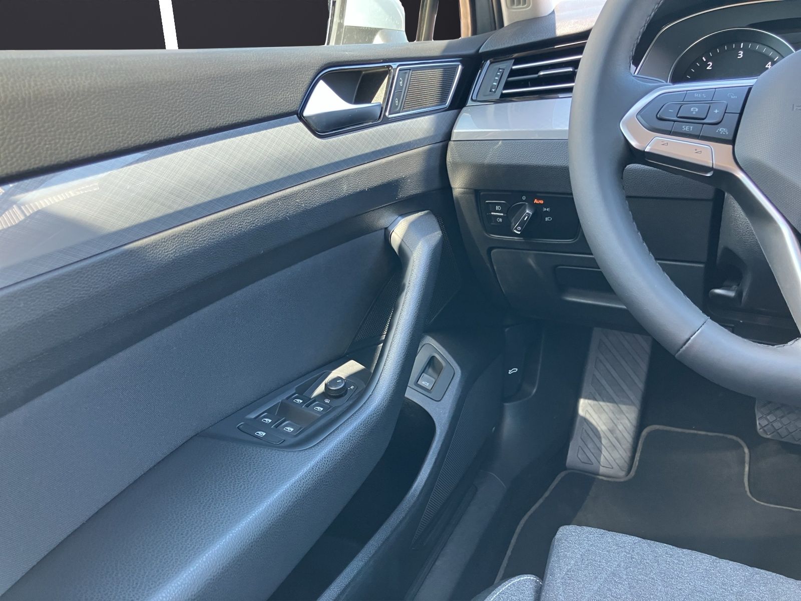 Fahrzeugabbildung Volkswagen Passat Variant TDI Business DSG LED Navi ACC RFK