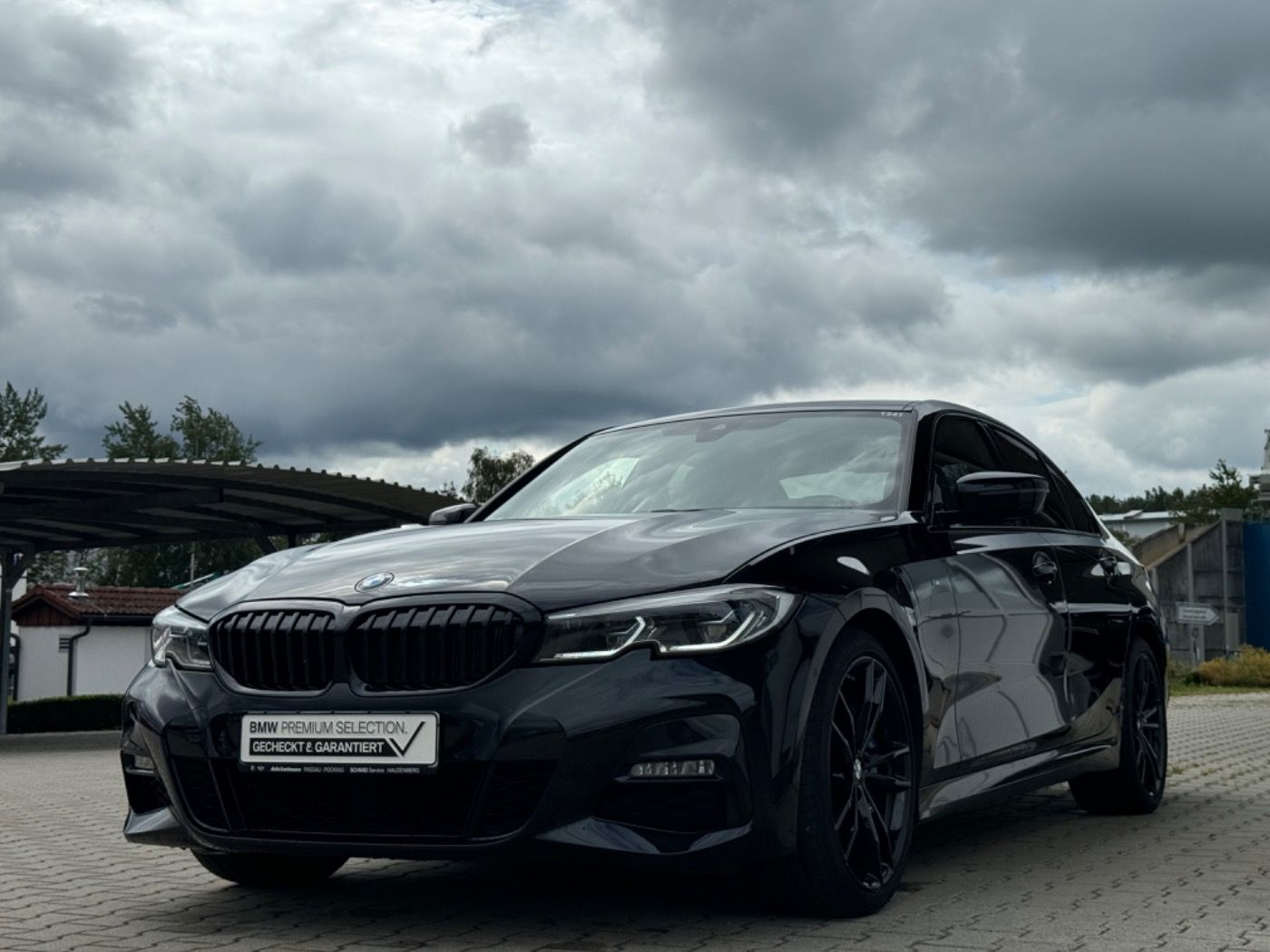 Fahrzeugabbildung BMW 330i xDrive Lim. M-Sport LASER 2 JAHRE GARANTIE