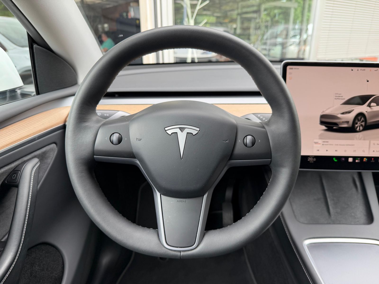 Fahrzeugabbildung Tesla Model Y LR Dual AWD PANO+STDHZ+NAVI+LED+ACC+19"+