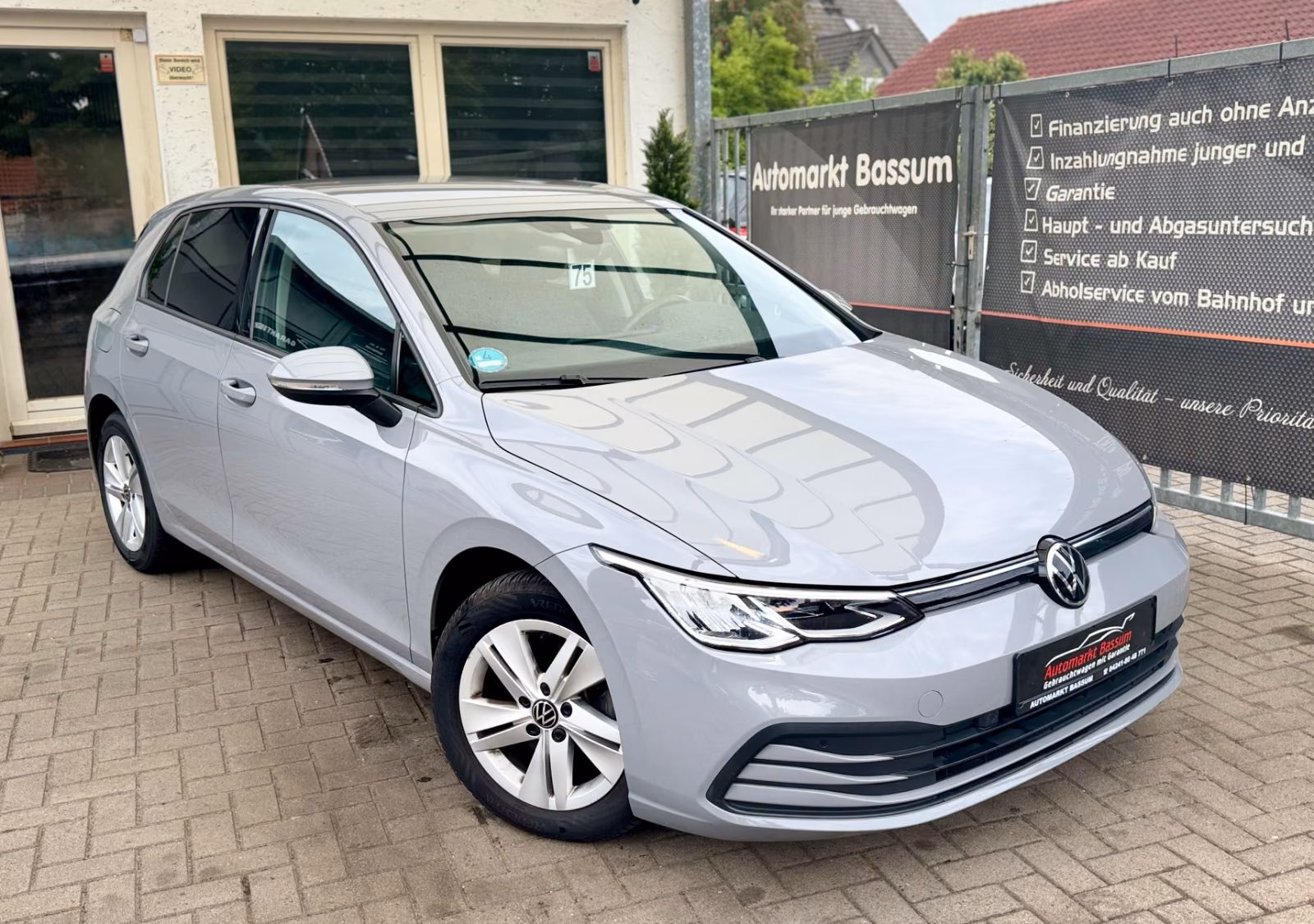 Volkswagen Golf VIII Lim. Life DSG AMBIENTE+LED+SHZ+ACC+PDC
