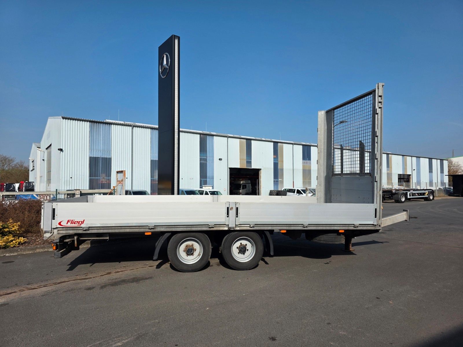 Fahrzeugabbildung Fliegl TPS 119 GFA-Achsen Auffahrrampen Knorr ABS