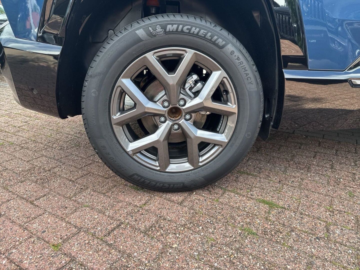 Fahrzeugabbildung Jeep Compass MY26 FIRST EDITION E-HYBRID PANO VOLL