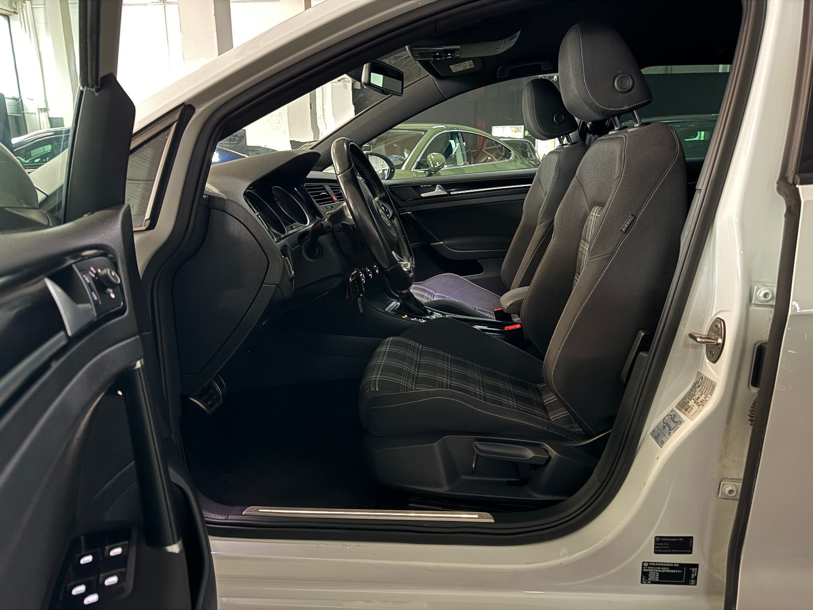 Fahrzeugabbildung Volkswagen Golf VII GTD DCC LED 1.HAND VW SCHECKHEFT EURO 6