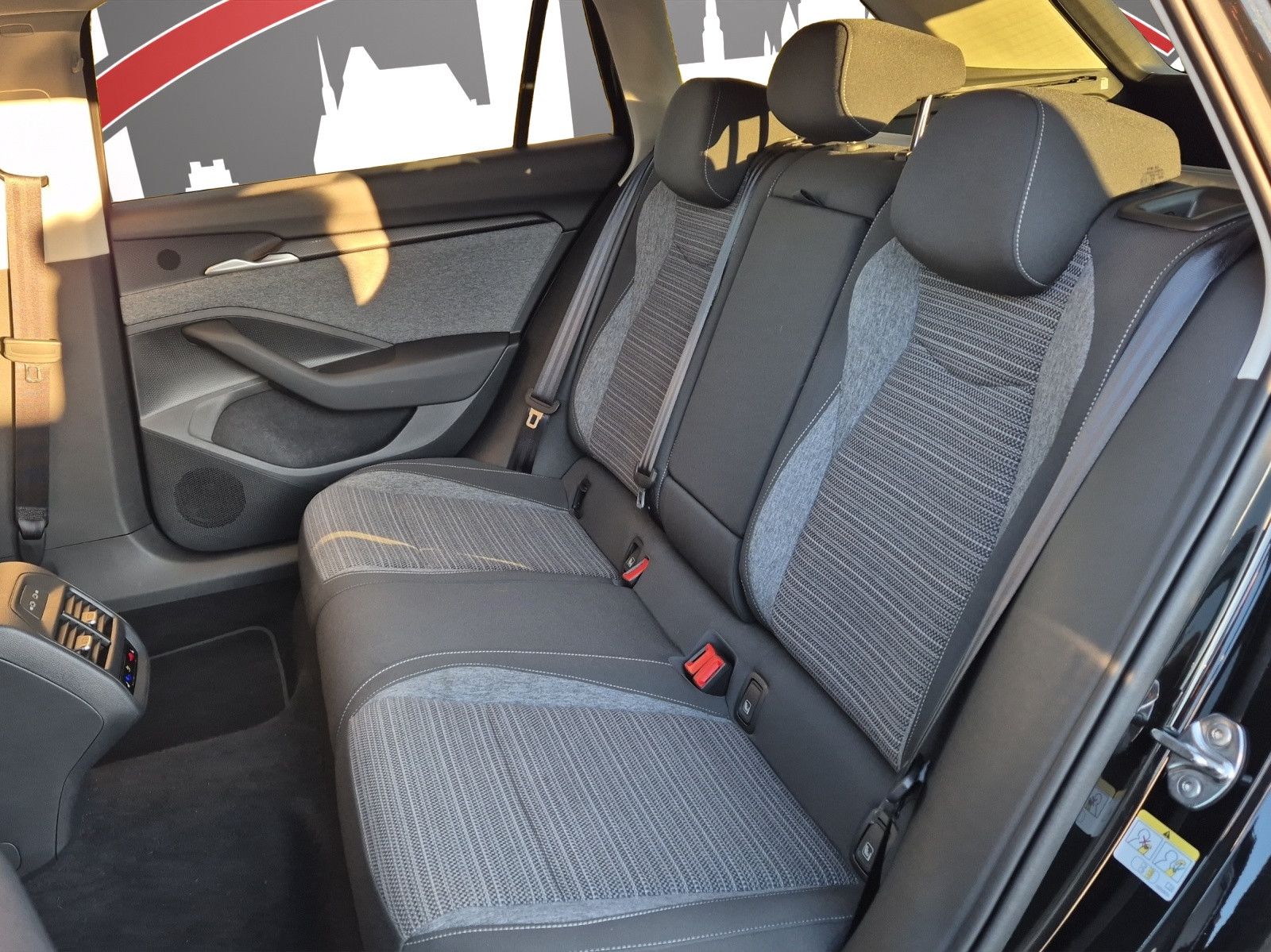 Fahrzeugabbildung SKODA Superb 1.5 TSI DSG Combi ACC/SHZ/LED/NAVI/RFK