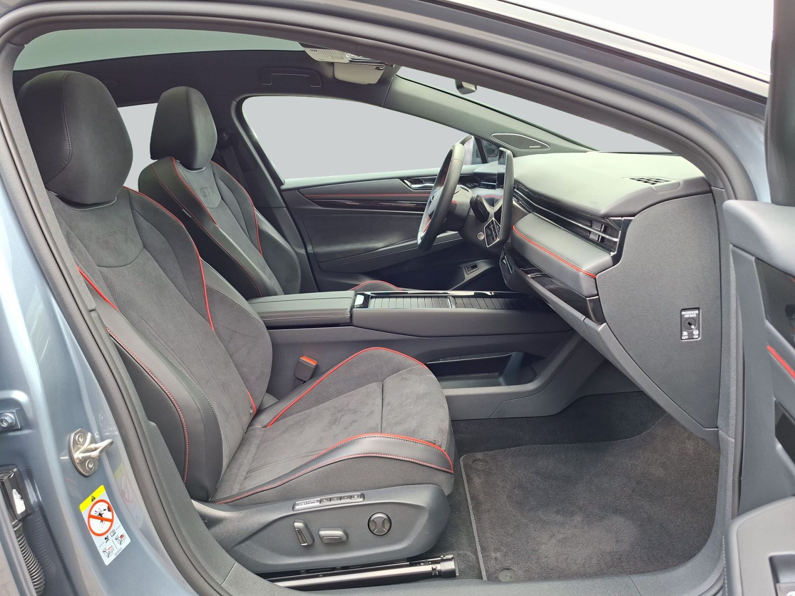Volkswagen ID.7 GTX 4Motion NAVI AHK 360° PANO WÄRMEP foto 14