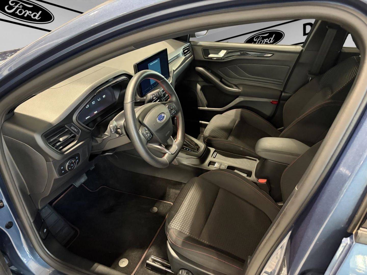 Fahrzeugabbildung Ford Focus Turnier ST-Line X HUD AHK-abn Navi LED ACC