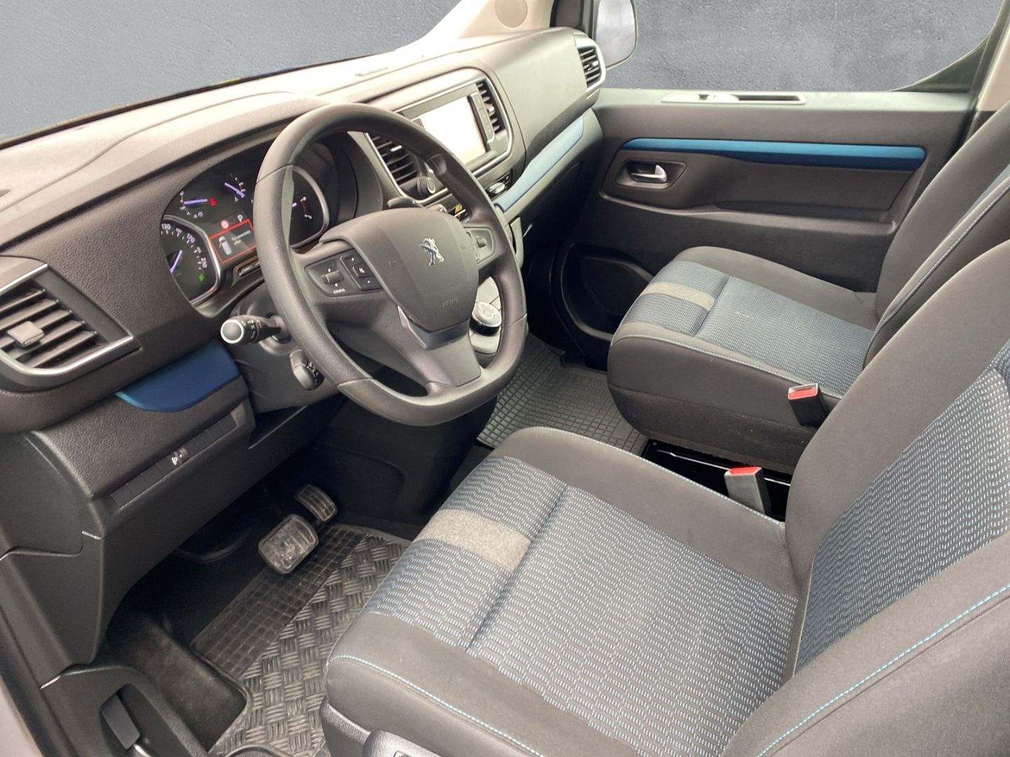 Fahrzeugabbildung Peugeot Traveller Active L2 2.0 BlueHDi 180 *Xenon*AHK