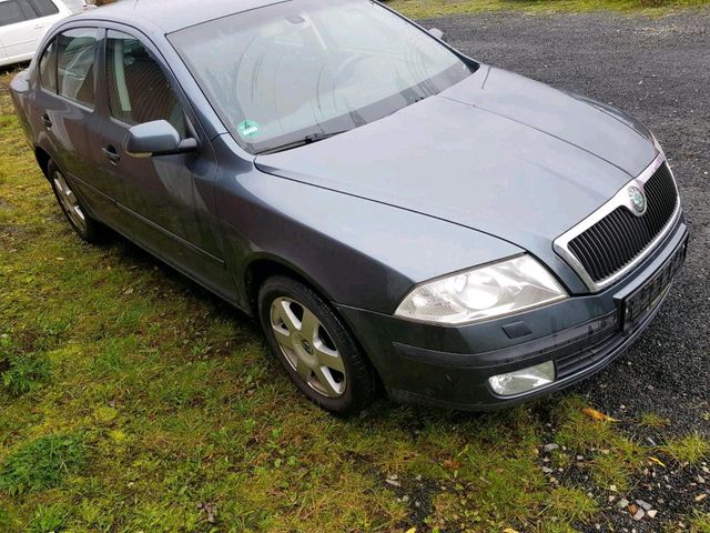 Skoda Octavia 1.6 FSI Gute Ausstattung Xenon