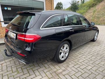 Mercedes E 200 - 4