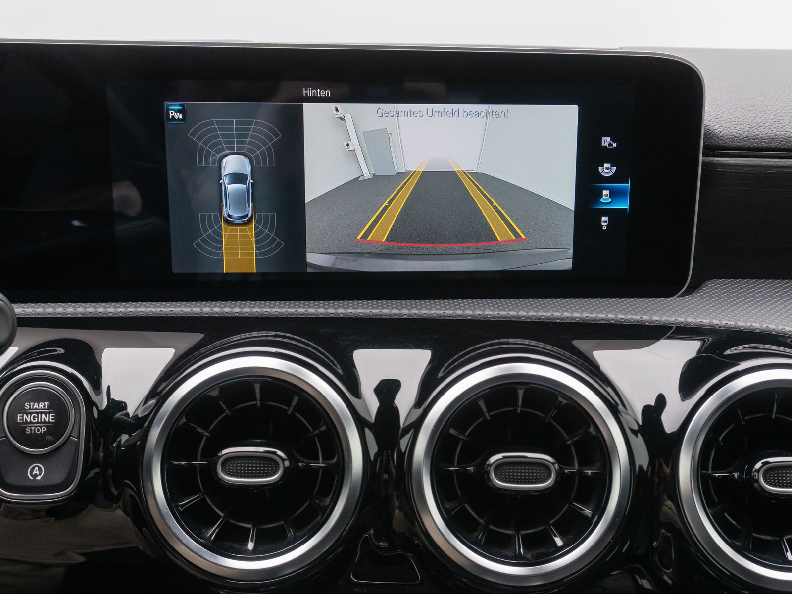 Fahrzeugabbildung Mercedes-Benz A250 AMG Line Kamera AHK Alarm Sportsitz 18Zoll
