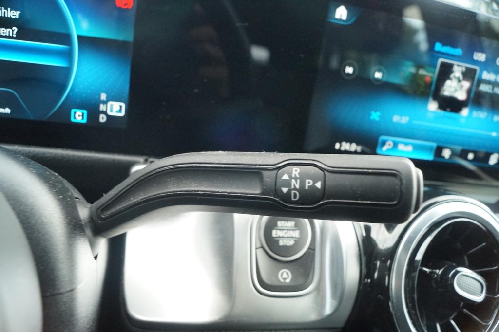 Mercedes-Benz GLB 220