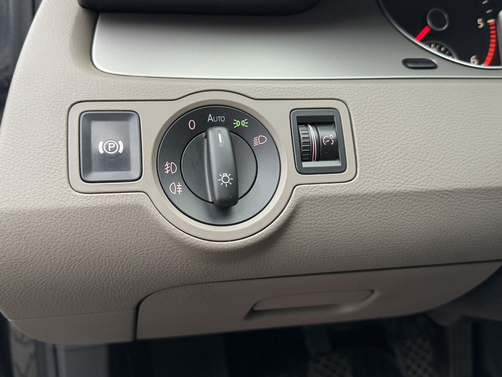 Fahrzeugabbildung Volkswagen Passat Variant 2.0 TDI 170 PS/Xenon/Navi/Ahk
