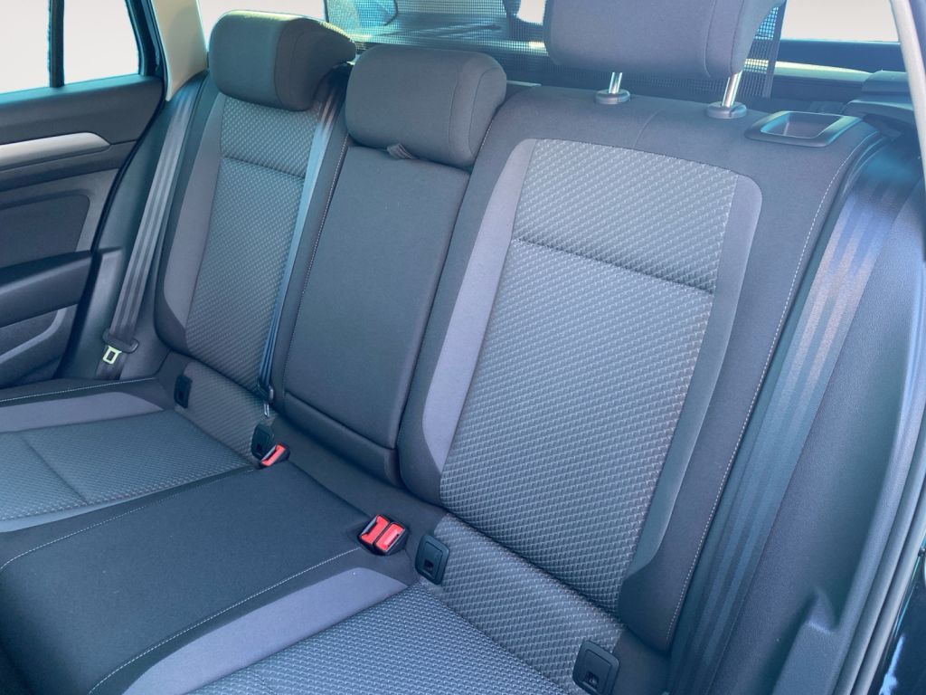 Fahrzeugabbildung Volkswagen Passat Variant 1.5 TSI DSG Navi,LED,SH,ACC,PDC