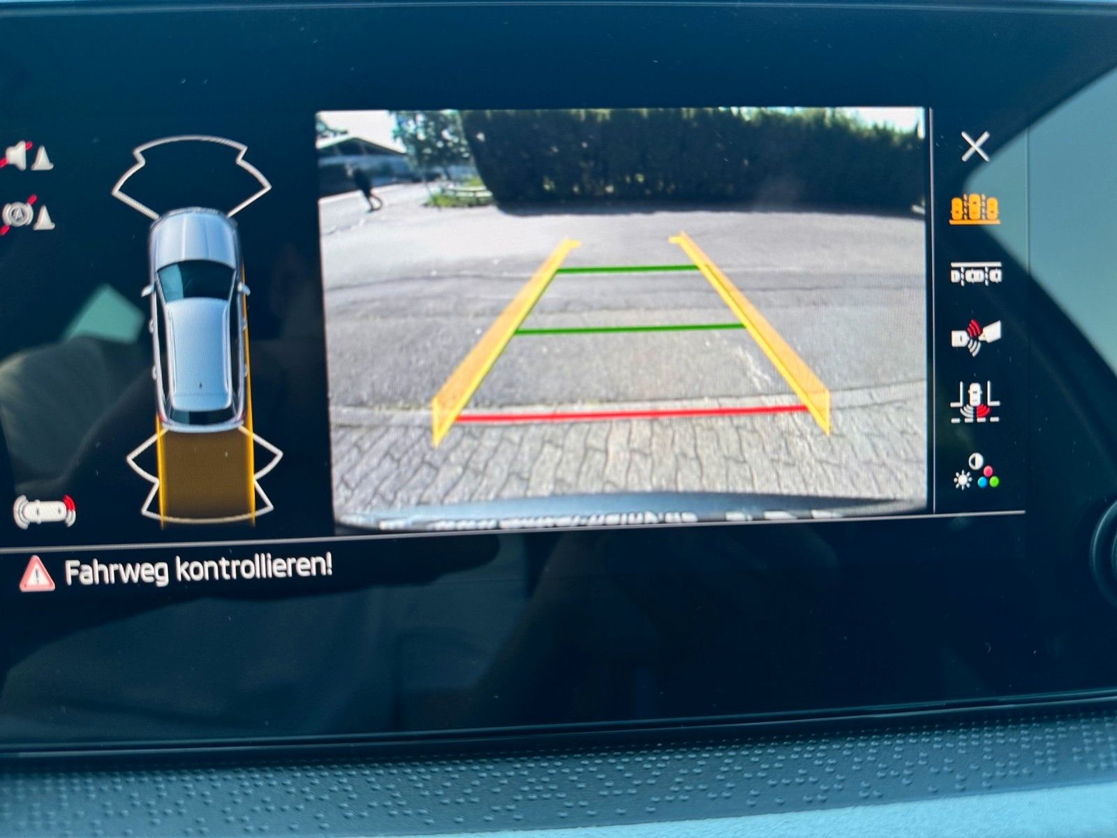 Fahrzeugabbildung SKODA Kamiq Selection 1.5TSI