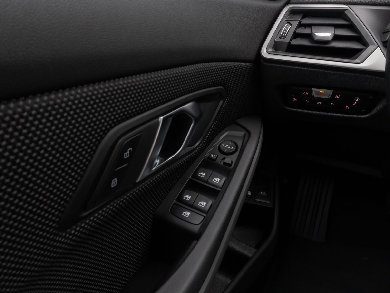 Fahrzeugabbildung BMW 330e DAB CockPit+ PDC LED Geschwindigkeitsreg.