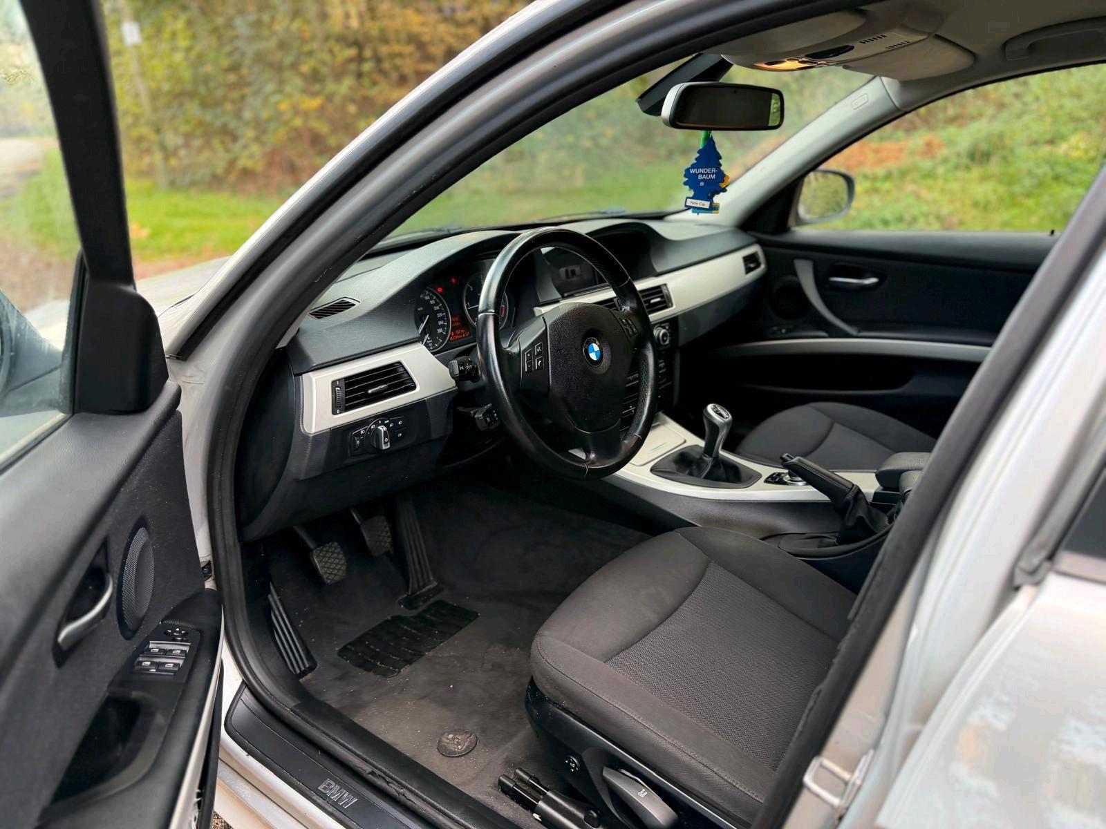 BMW 320 2011 — photo 8