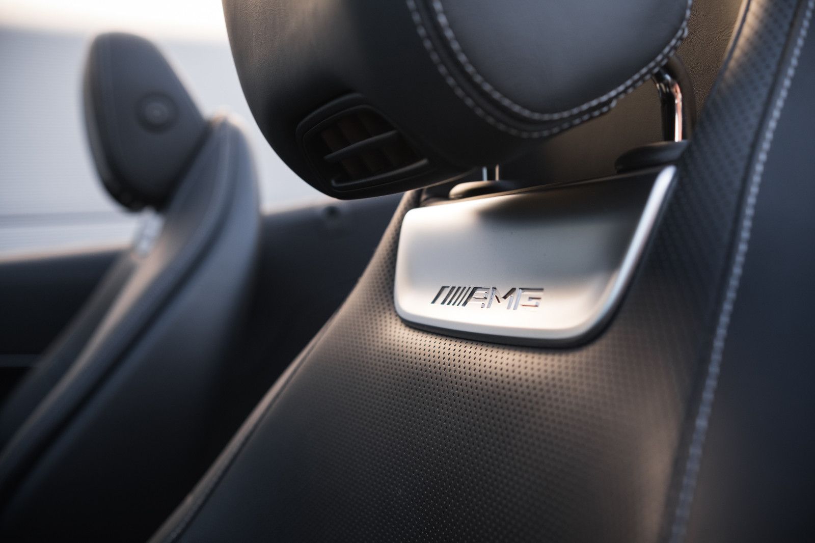 Fahrzeugabbildung Mercedes-Benz SL 63 AMG 4Matic+-Keramik-Burmester High- End