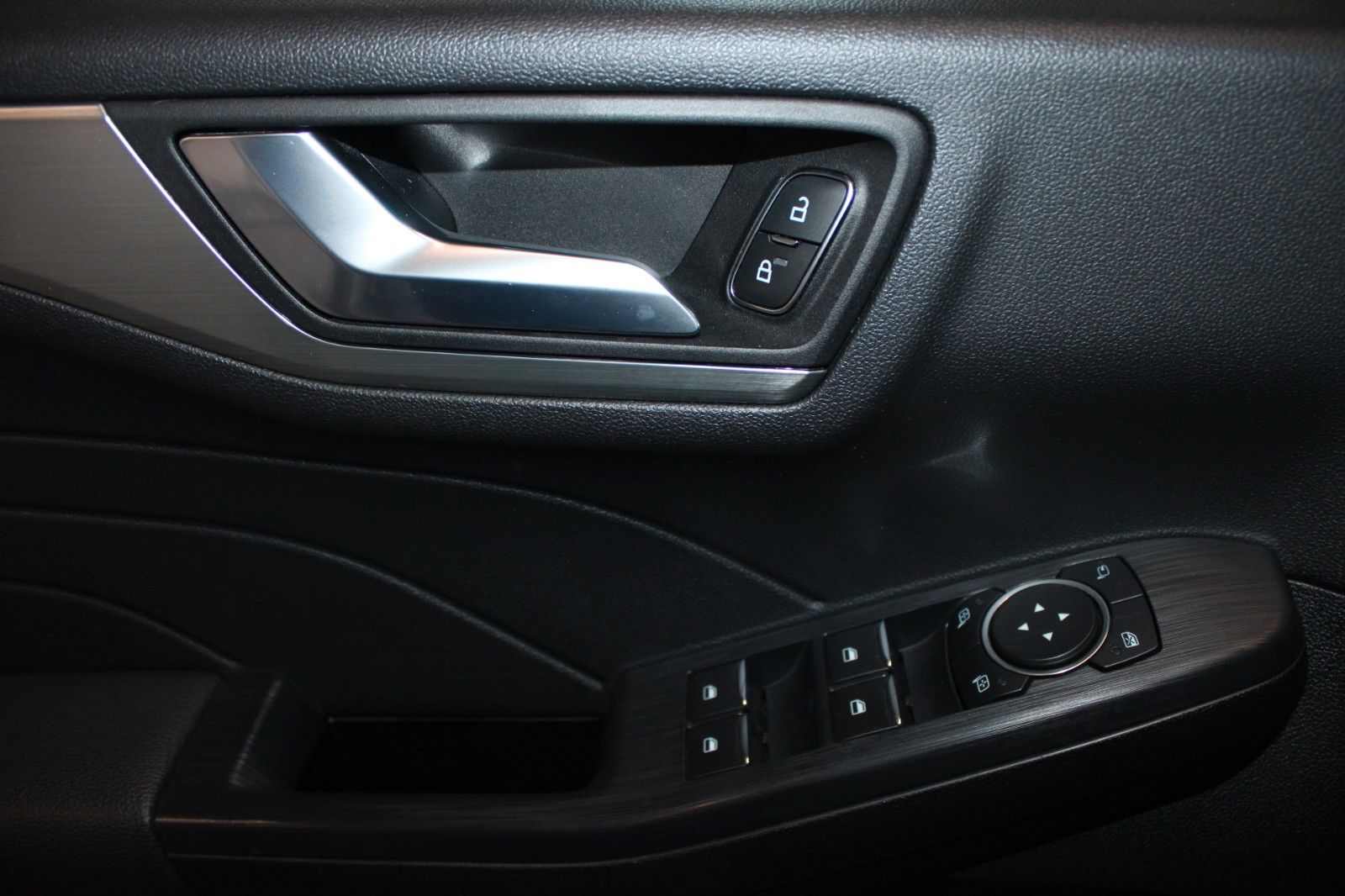 Fahrzeugabbildung Ford Kuga PHEV Aut. Titanium AHK NAVI WinterPaket