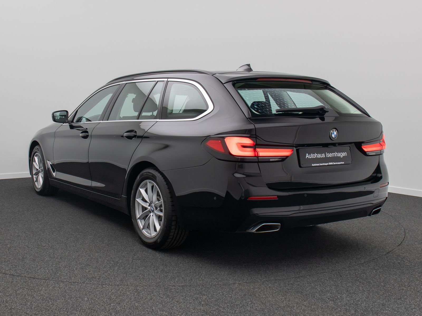 Fahrzeugabbildung BMW 520d Kamera HUD DAB Leder Alarm DisplayKey Sport