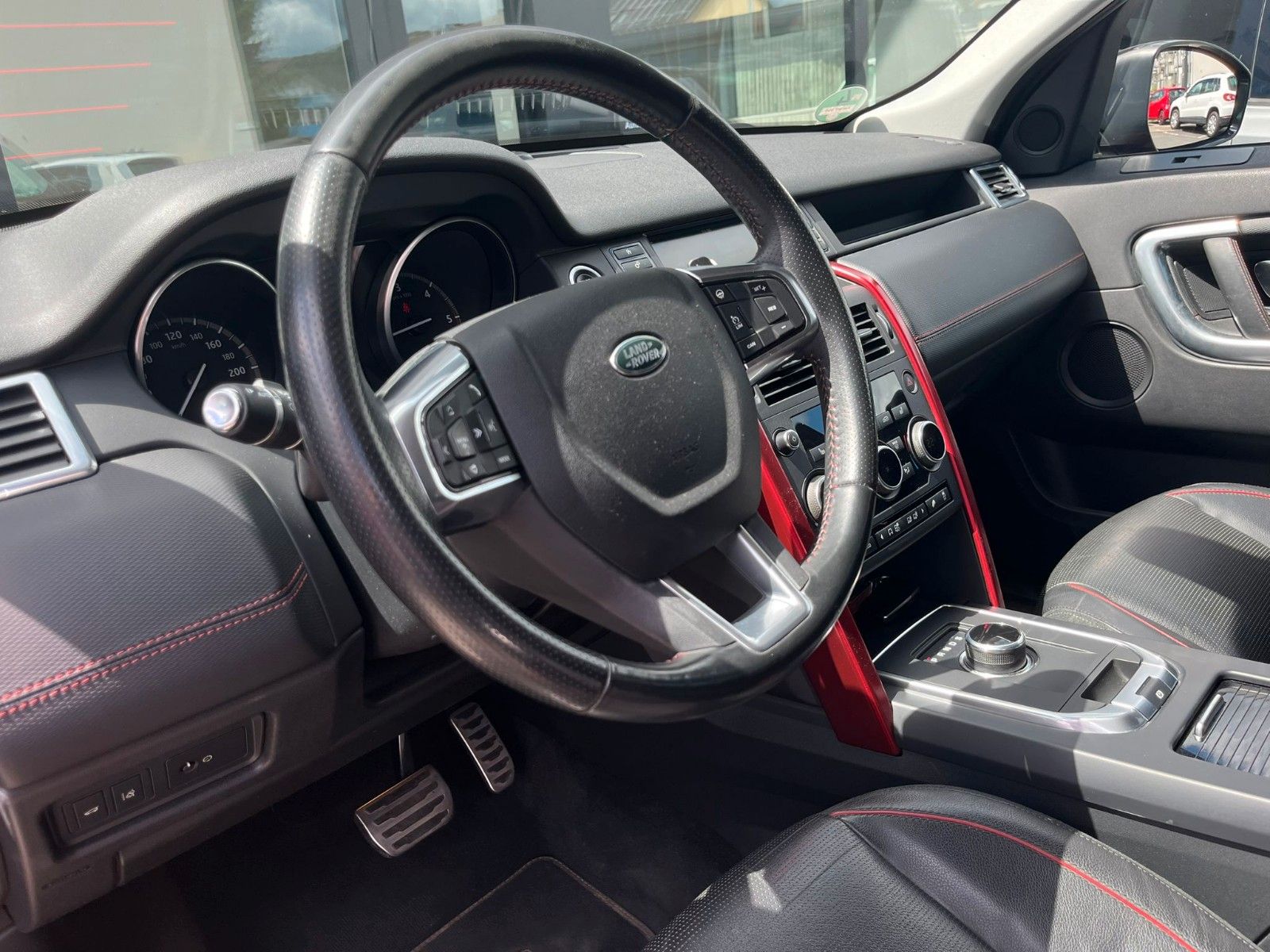 Fahrzeugabbildung Land Rover Discovery Sport SE AWD