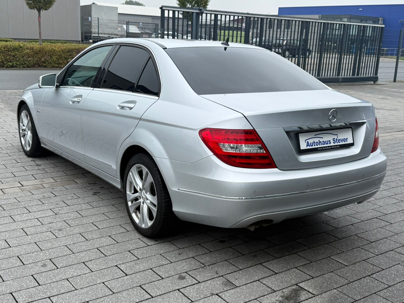 Fahrzeugabbildung Mercedes-Benz C 180 C -Klasse Lim. C 180 CGI BlueEfficiency