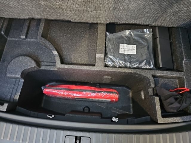 Fahrzeugabbildung SKODA Enyaq iV 80 SUITE AHK MATRIX NAVI WÄRMEPUMPE 4xS