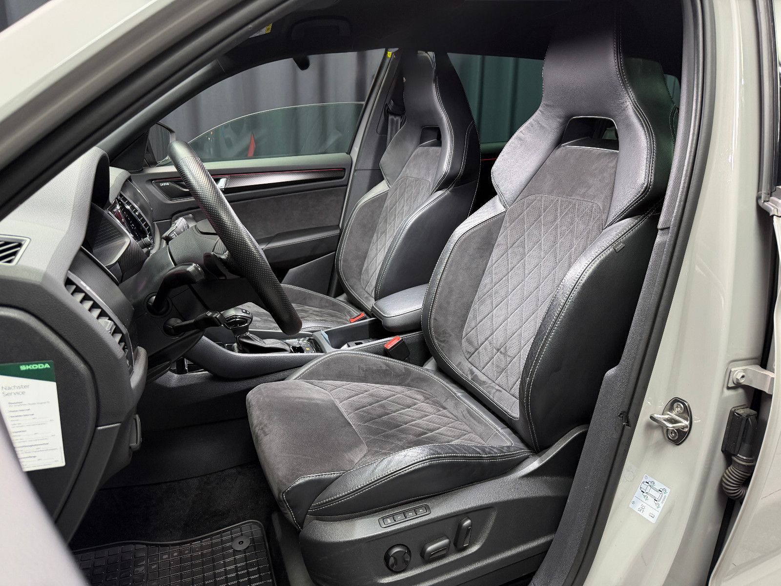 Fahrzeugabbildung SKODA Kodiaq Sportline 4x4 |7-SITZER|AHK|CANTON|NARDO