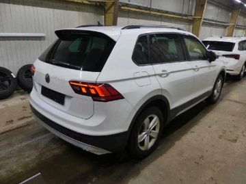 Volkswagen Tiguan - 4