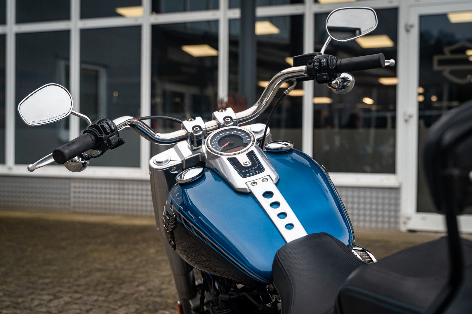 Fahrzeugabbildung Harley-Davidson FLFBS FAT BOY SOFTAIL 114 CUI ANV. JEKILL&HYDE